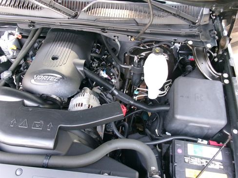 Used 2003 Chevrolet Avalanche 4x4 w/ Suspension Package, Off-Road image 47