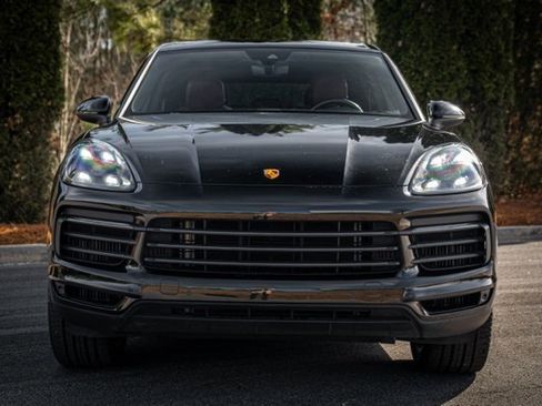 Used 2022 Porsche Cayenne Platinum Edition image 19
