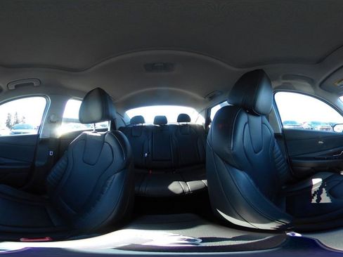 Used 2025 Hyundai Elantra Limited image 45