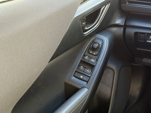 Used 2025 Subaru Crosstrek 2.0i Premium image 8