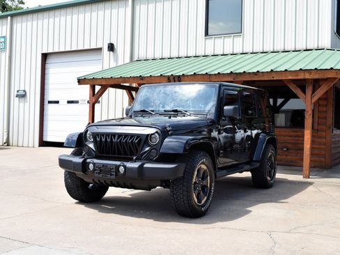 Used 2014 Jeep Wrangler Unlimited Sahara image 5