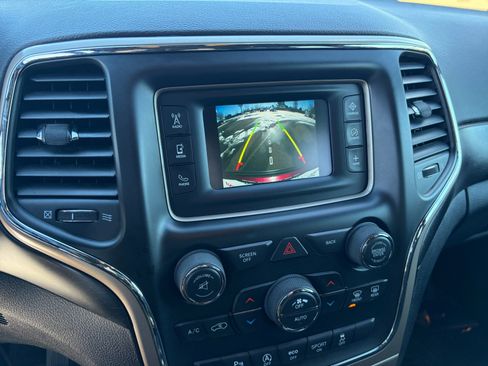 Used 2017 Jeep Grand Cherokee Laredo w/ Quick Order Package 23E image 17