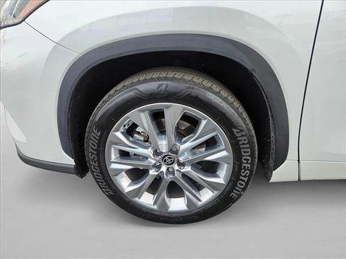 Used 2022 Toyota Highlander Limited image 25