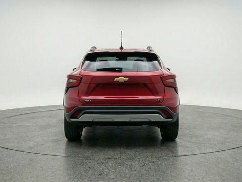 Used 2025 Chevrolet Trax LT FWD image 7