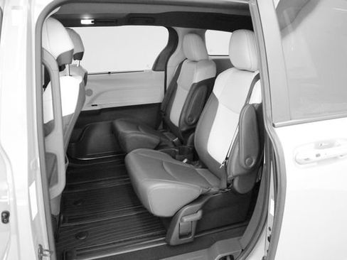 Used 2024 Toyota Sienna XSE image 12