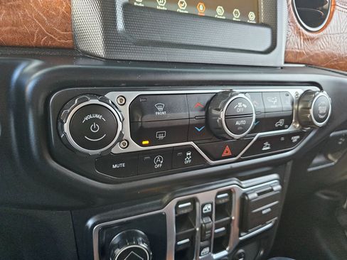 Used 2023 Jeep Gladiator Sport image 47