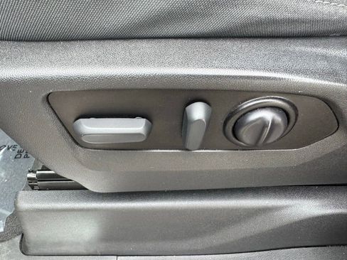 Used 2022 Chevrolet Silverado 1500 LT image 20