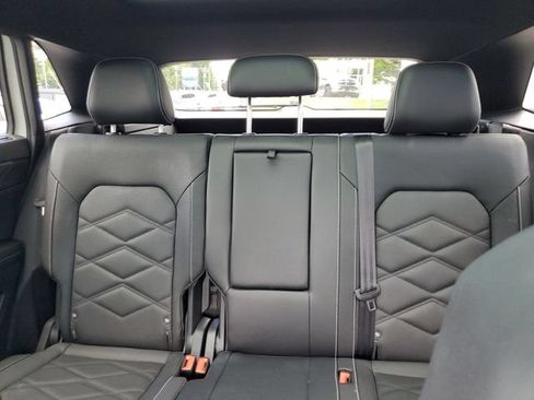 Used 2025 Volkswagen Atlas Cross Sport SE w/ Panoramic Sunroof Package FWD image 11