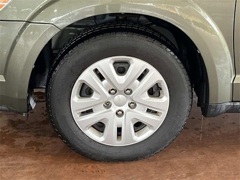 Used 2017 Dodge Journey SE image 9