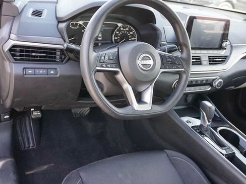 Used 2024 Nissan Altima 2.5 SV FWD image 9