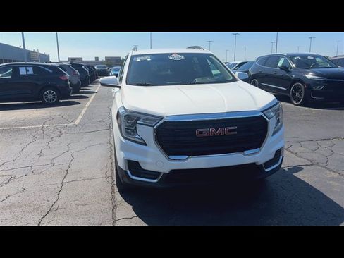 Certified 2023 GMC Terrain SLE w/ Driver Convenience Package AWD/4WD image 3