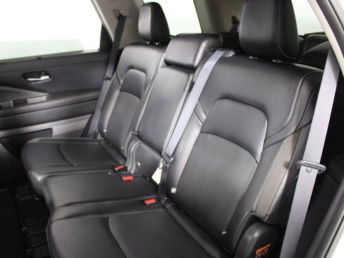 Used 2023 Nissan Pathfinder SL image 27