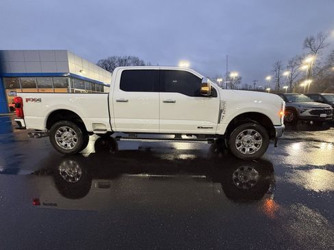Used 2024 Ford F250 XLT w/ FX4 Off-Road Package image 2