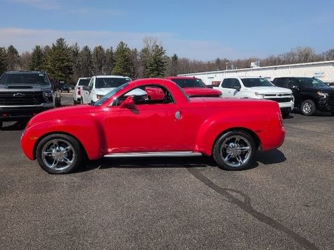 Used 2004 Chevrolet SSR w/ Preferred Equipment Group image 3