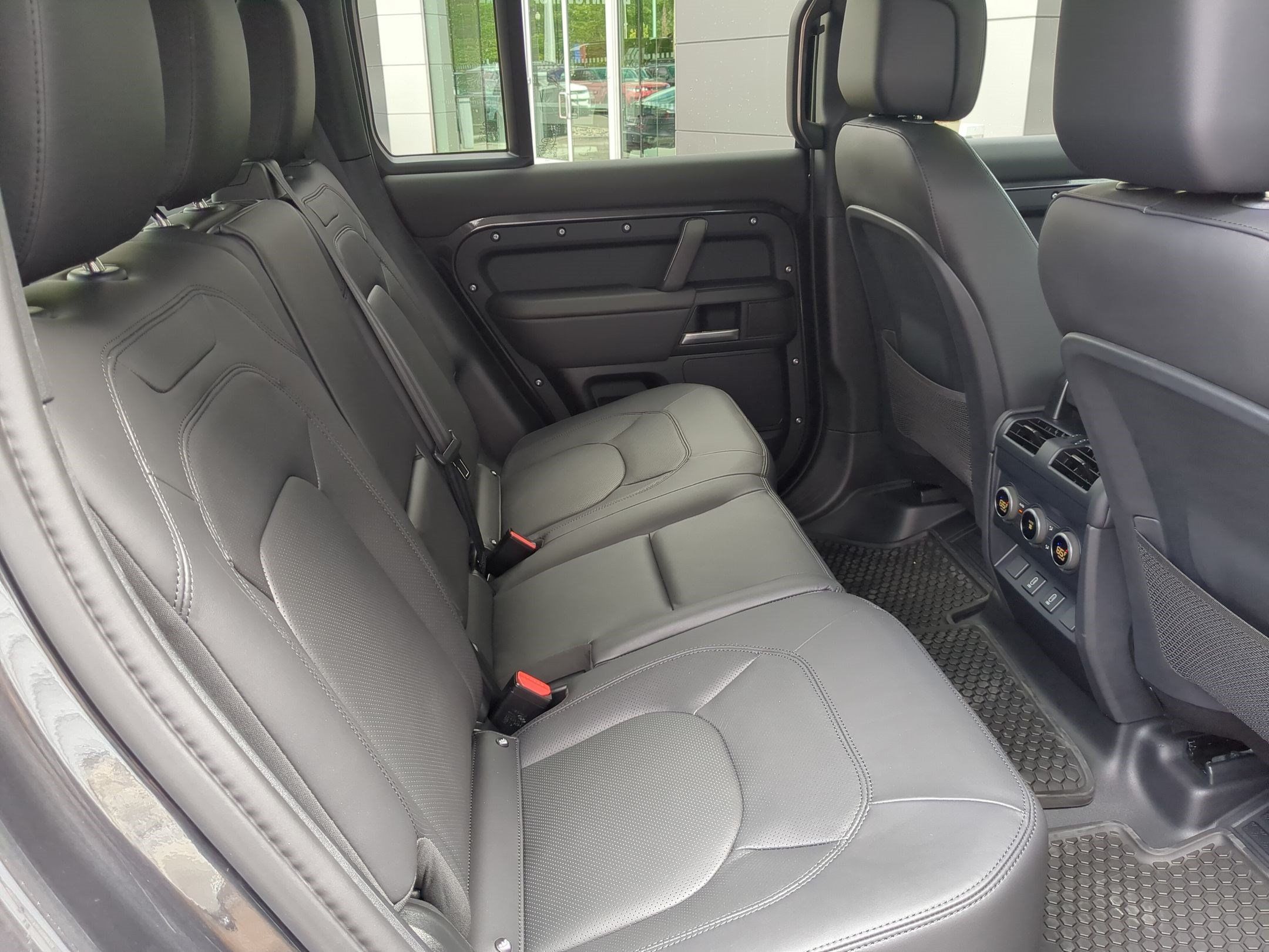 New 2026 Land Rover Defender 110 X-Dynamic SE AWD/4WD image 31
