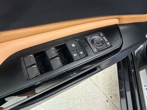 Certified 2025 Lexus ES 350 w/ Premium Package FWD image 14