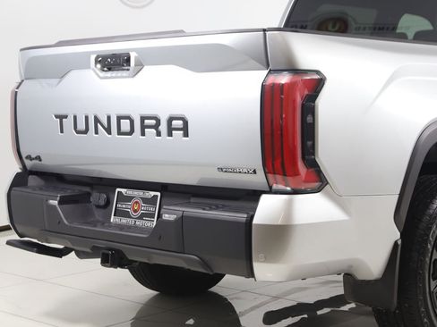Used 2025 Toyota Tundra Limited AWD/4WD image 42