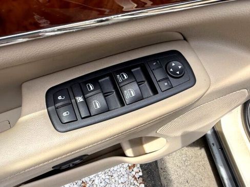 Used 2011 Jeep Grand Cherokee Limited w/ Trailer Tow Group image 19