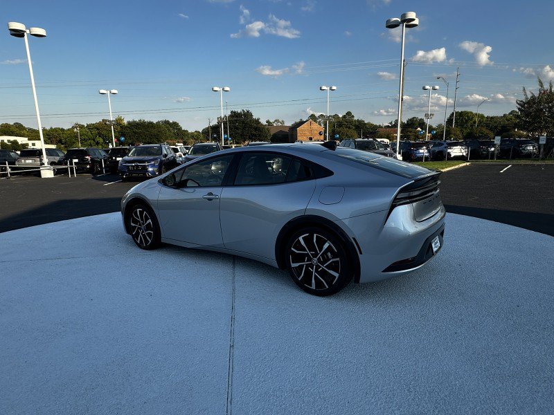 Used 2025 Toyota Prius Plug-In Hybrid FWD image 5