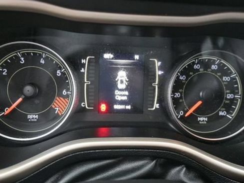 Used 2015 Jeep Cherokee Sport w/ Cold Weather Group AWD/4WD image 19