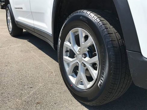 Used 2023 Jeep Grand Cherokee Limited AWD/4WD image 13