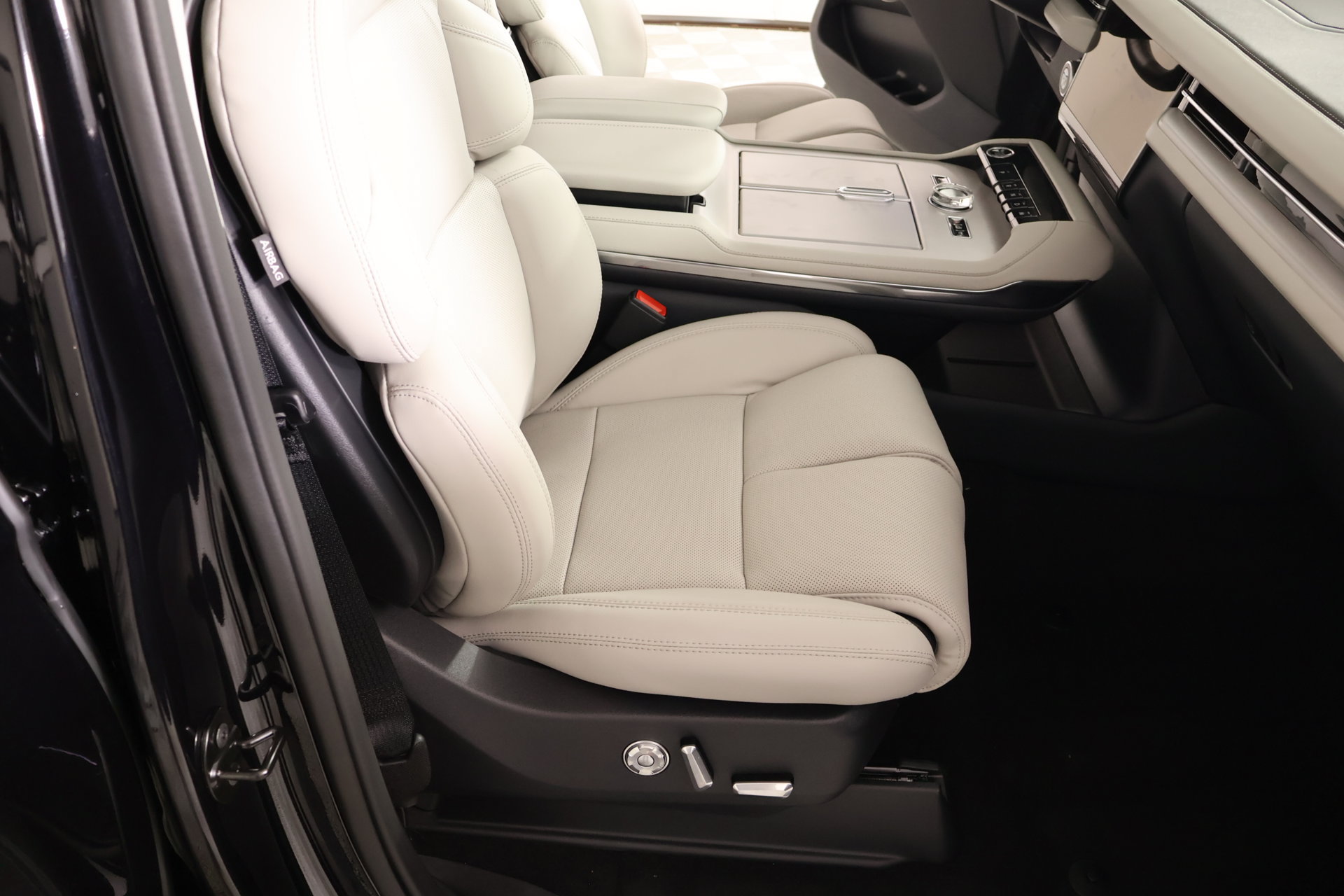 New 2026 Lincoln Navigator Premiere AWD/4WD image 14