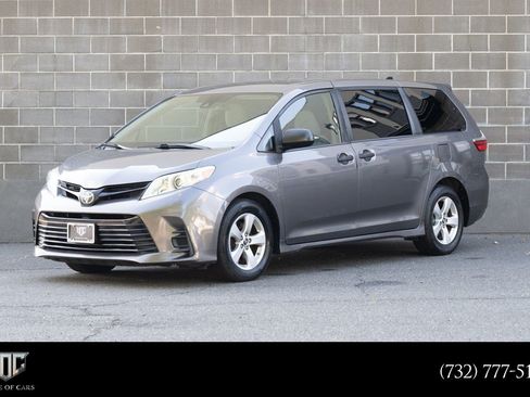 Used 2018 Toyota Sienna L FWD image 1