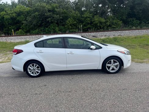 Used 2017 Kia Forte LX w/ LX Popular Package FWD image 3