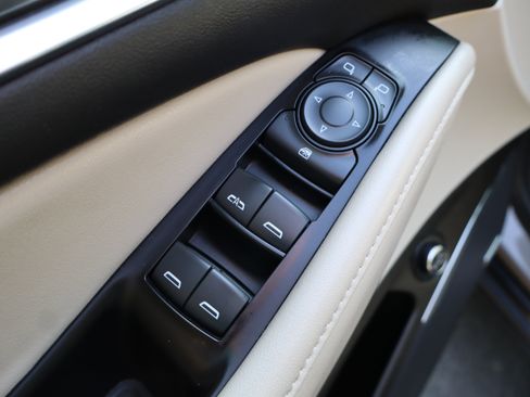 Used 2020 Buick Enclave Essence w/ Sound and Sites Package FWD image 20