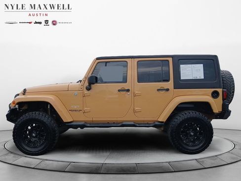 Used 2013 Jeep Wrangler Unlimited Sahara w/ Connectivity Group AWD/4WD image 13