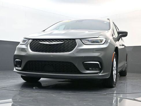 Used 2022 Chrysler Pacifica Touring-L image 32
