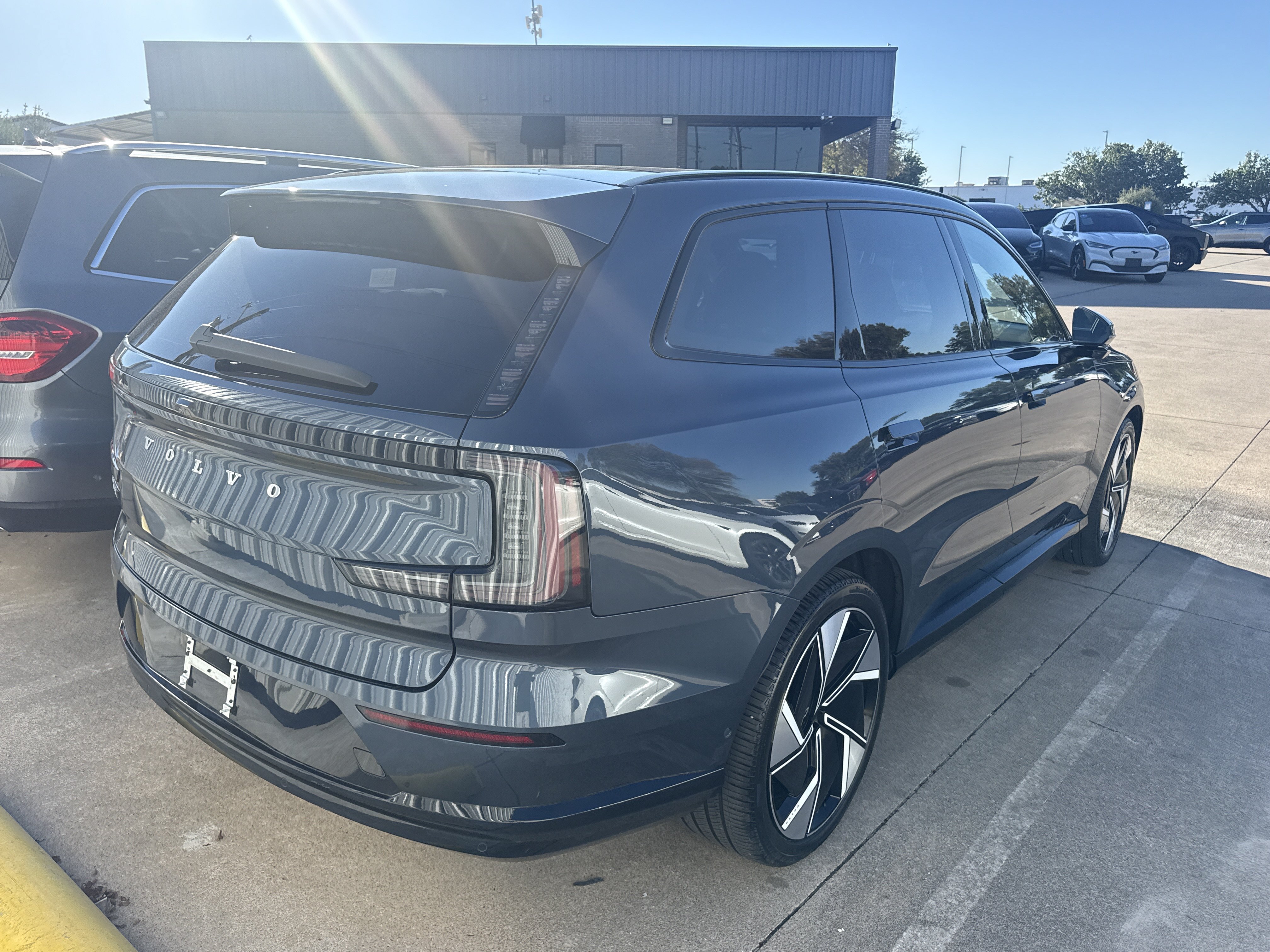 Used 2025 Volvo EX90 Ultra AWD/4WD image 4