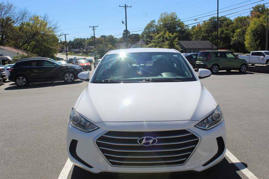 Used 2018 Hyundai Elantra SE FWD image 2