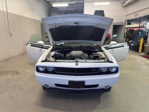 Used 2010 Dodge Challenger R/T image 9