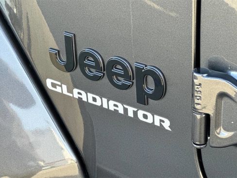 Used 2021 Jeep Gladiator Overland image 26