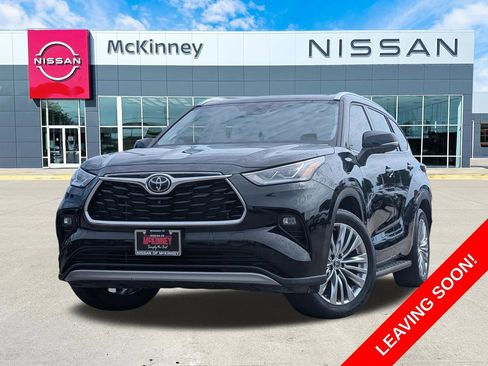 Used 2024 Toyota Highlander Platinum FWD image 1