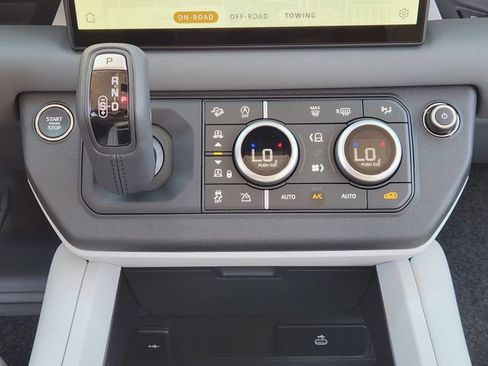 New 2025 Land Rover Defender 130 X-Dynamic SE image 14