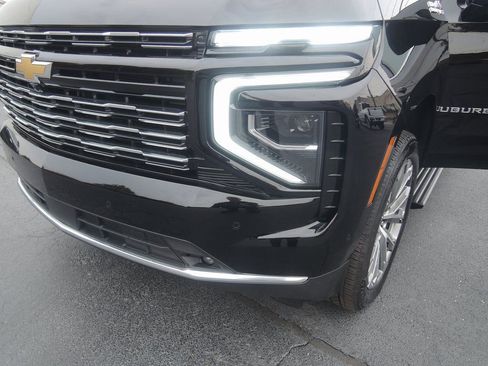 Used 2025 Chevrolet Suburban High Country AWD/4WD image 51