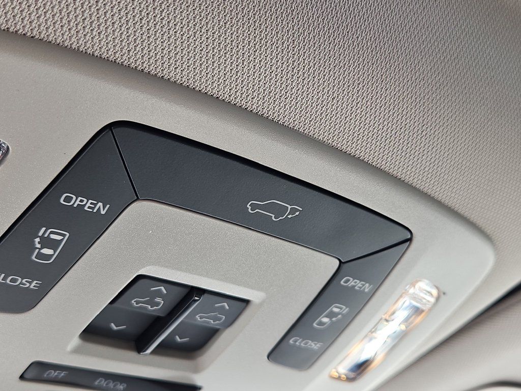 New 2026 Toyota Sienna XLE AWD/4WD image 16