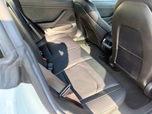 Used 2018 Tesla Model 3 Long Range RWD image 7