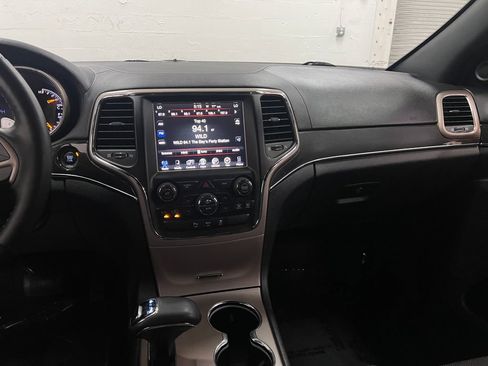 Used 2015 Jeep Grand Cherokee Overland RWD image 18