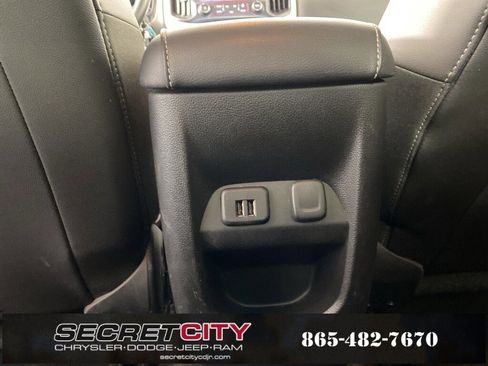 Used 2015 GMC Canyon SLT image 25