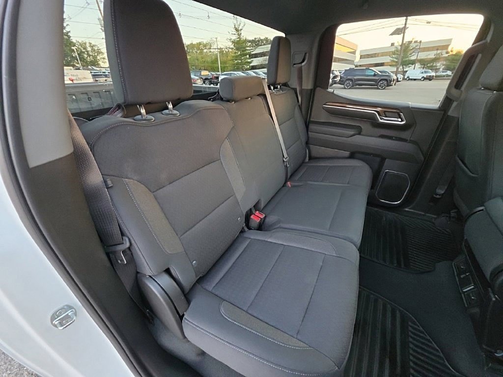 Used 2022 Chevrolet Silverado 1500 LT AWD/4WD image 18