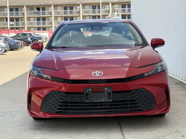 Used 2025 Toyota Camry LE FWD image 8