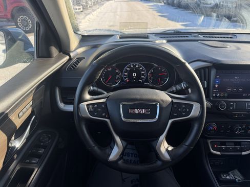 Used 2023 GMC Terrain Denali w/ Denali Premium Package image 9