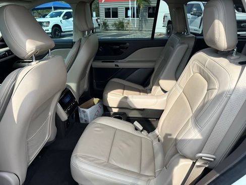 Used 2023 Lincoln Aviator Reserve image 16