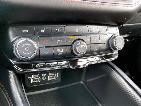 Used 2024 Dodge Durango GT image 35