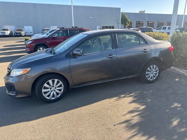 Used 2013 Toyota Corolla LE FWD image 1