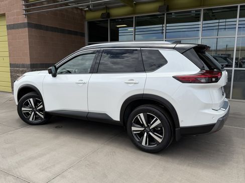 Used 2024 Nissan Rogue SL w/ SL Premium Package AWD/4WD image 5