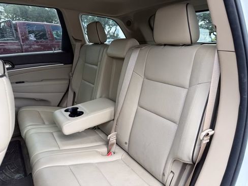 Used 2019 Jeep Grand Cherokee Overland RWD image 19